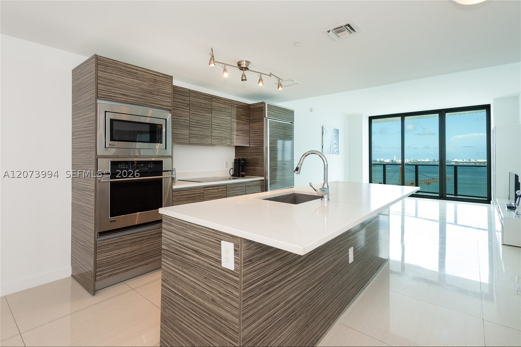 460 NE 28th St #2202, Miami FL 33137