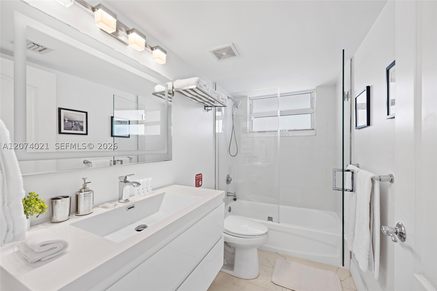 1200 Brickell Bay Dr #3701, Miami FL 33131