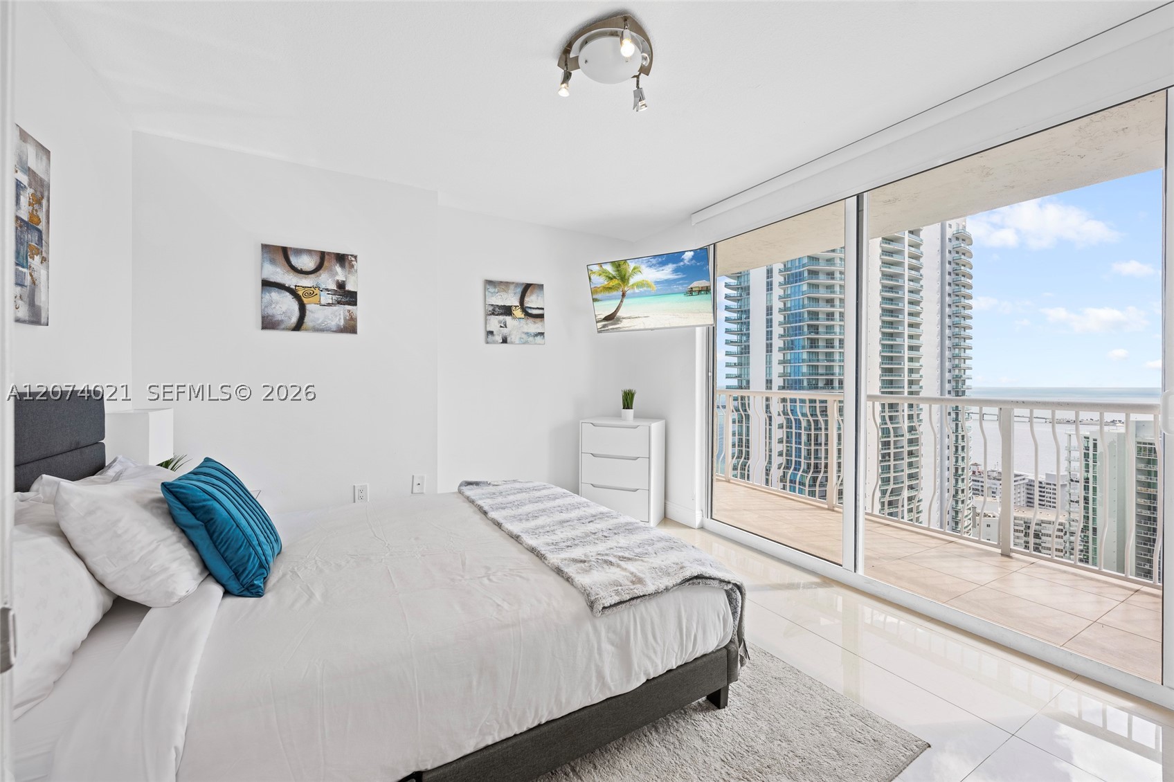 1200 Brickell Bay Dr #3701, Miami FL 33131