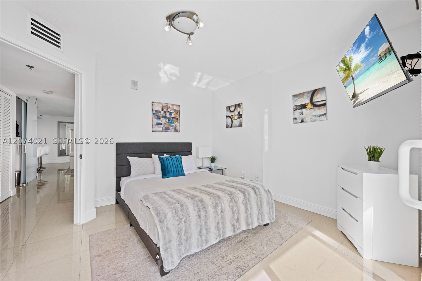 1200 Brickell Bay Dr #3701, Miami FL 33131