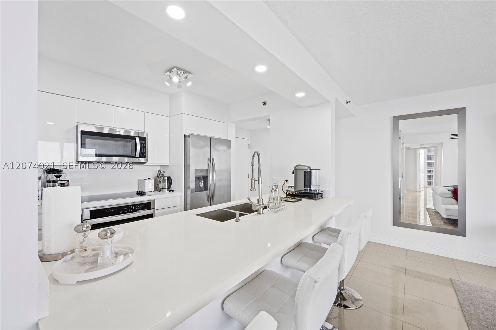 1200 Brickell Bay Dr #3701, Miami FL 33131