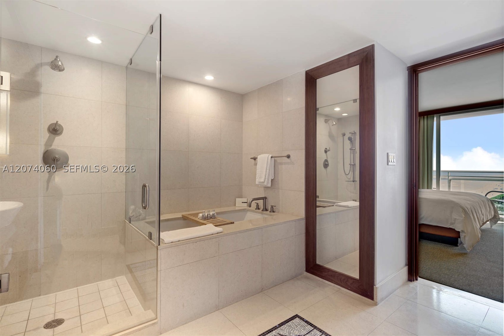 6801 Collins Ave #920, Miami Beach FL 33141