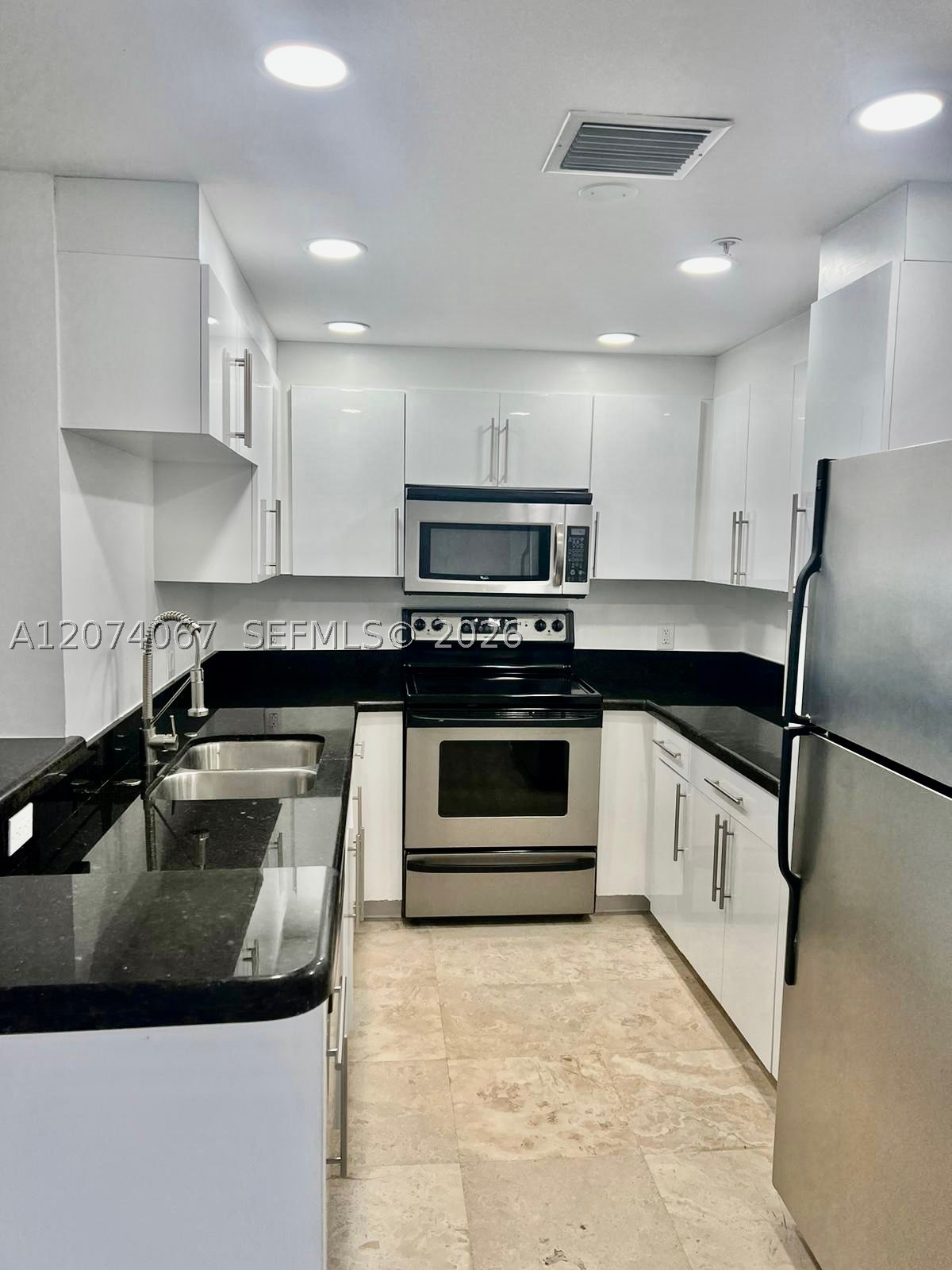 185 SE 14th Ter #2206, Miami FL 33131