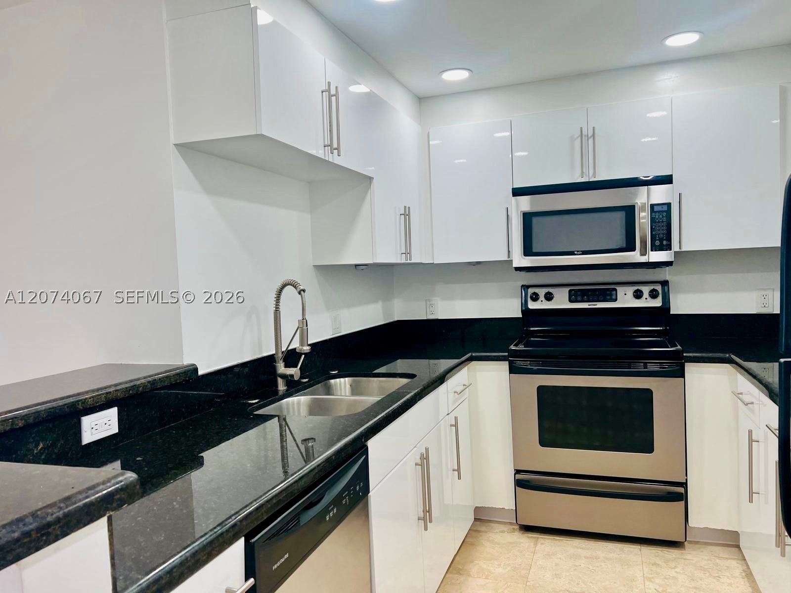 185 SE 14th Ter #2206, Miami FL 33131