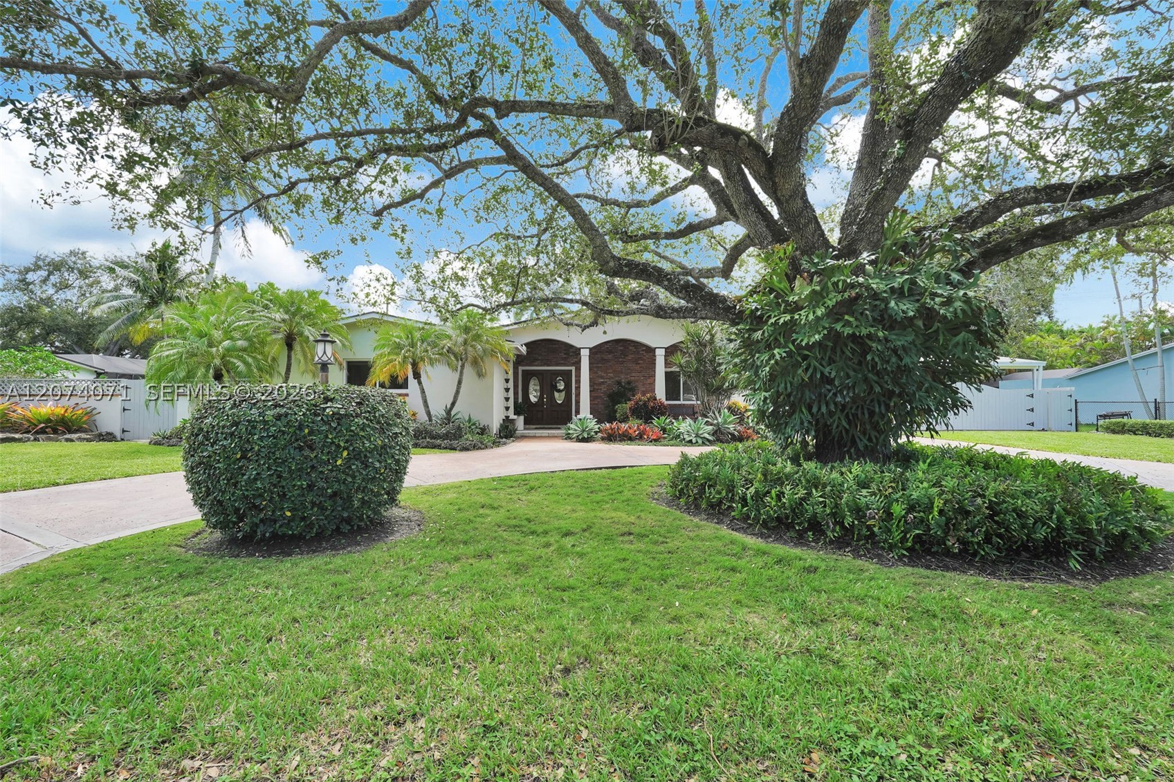 8220 SW 162nd St, Palmetto Bay FL 33157