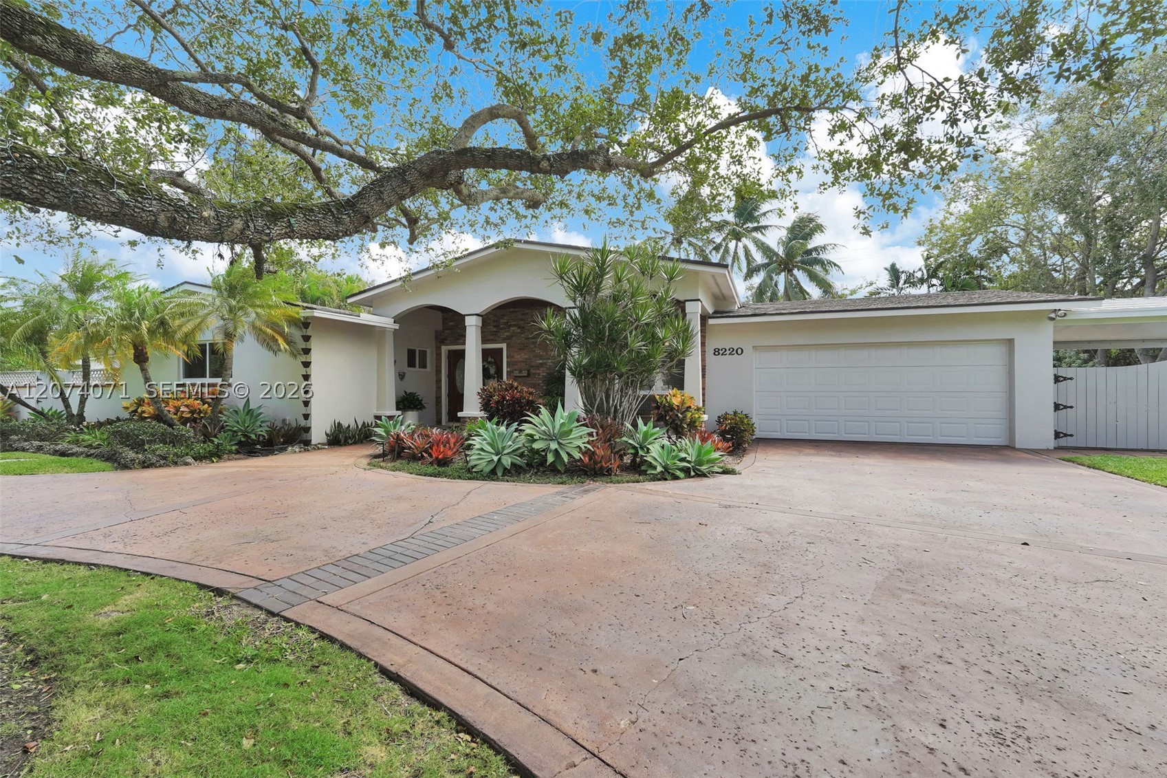 8220 SW 162nd St, Palmetto Bay FL 33157