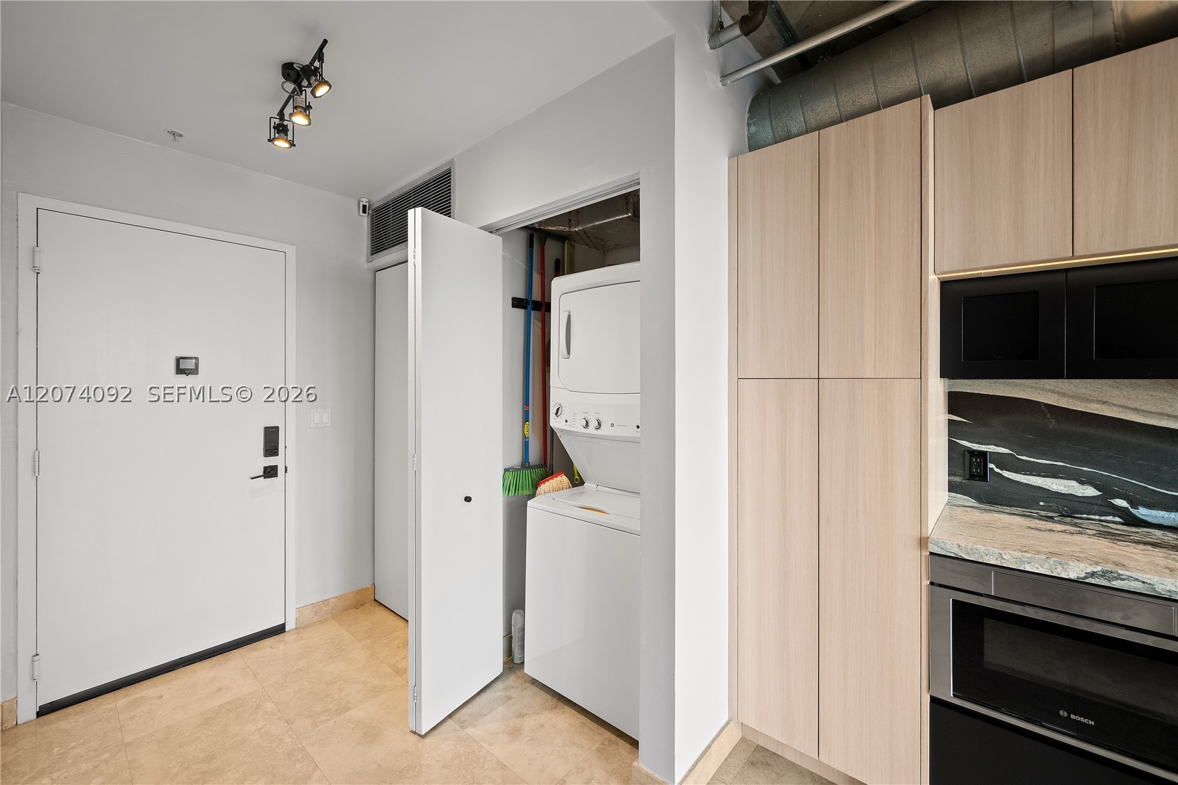 690 SW 1st Ct #2702, Miami FL 33130