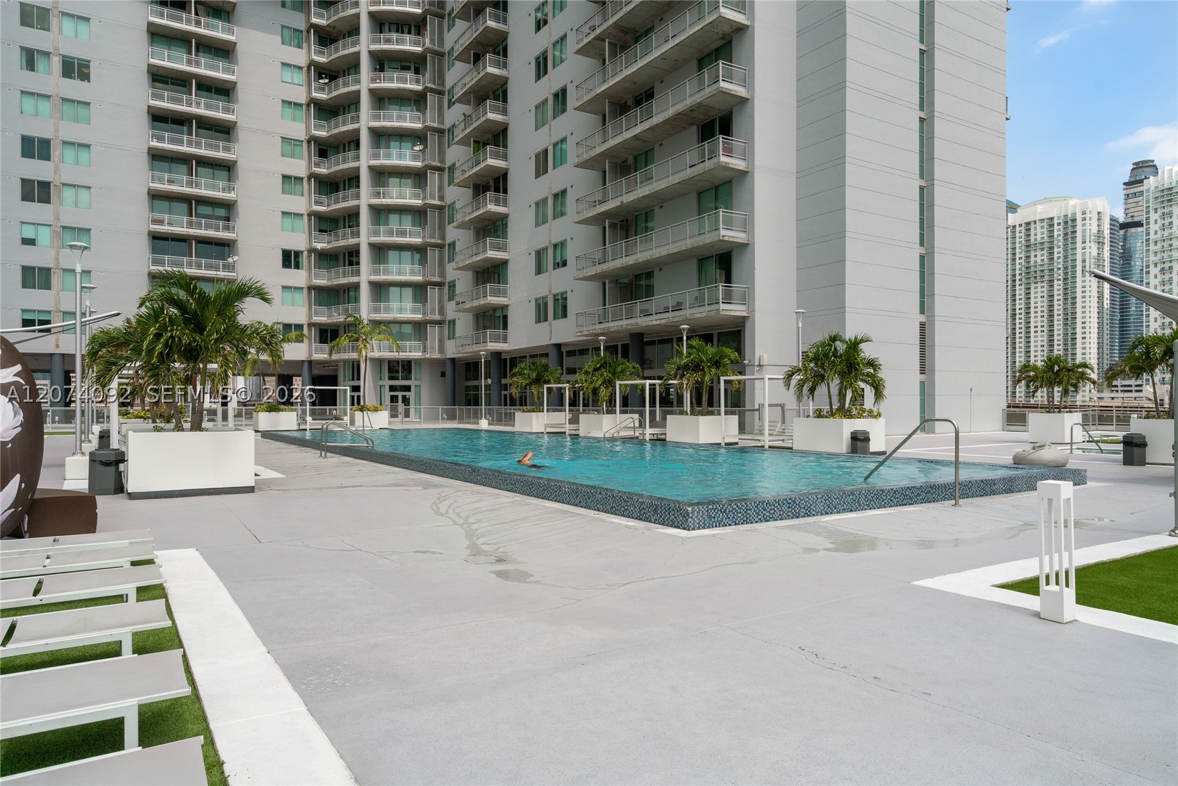 690 SW 1st Ct #2702, Miami FL 33130