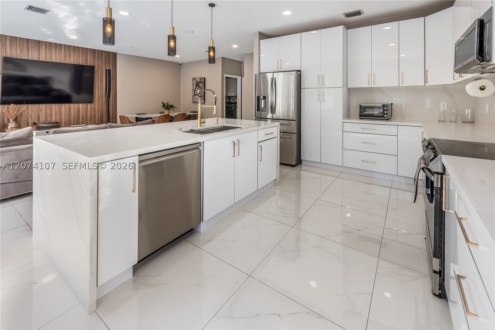 15724 NW 11th St, Pembroke Pines FL 33028