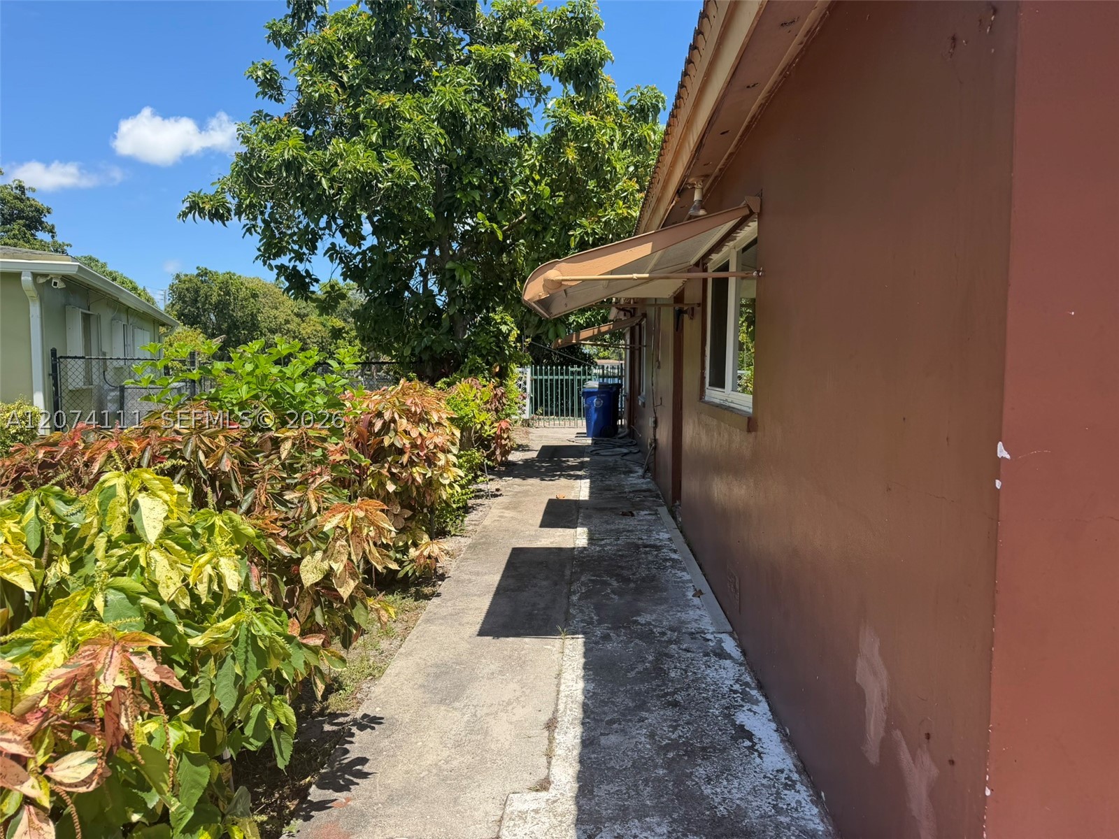 3970 NW 50th Ave, Lauderdale Lakes FL 33319