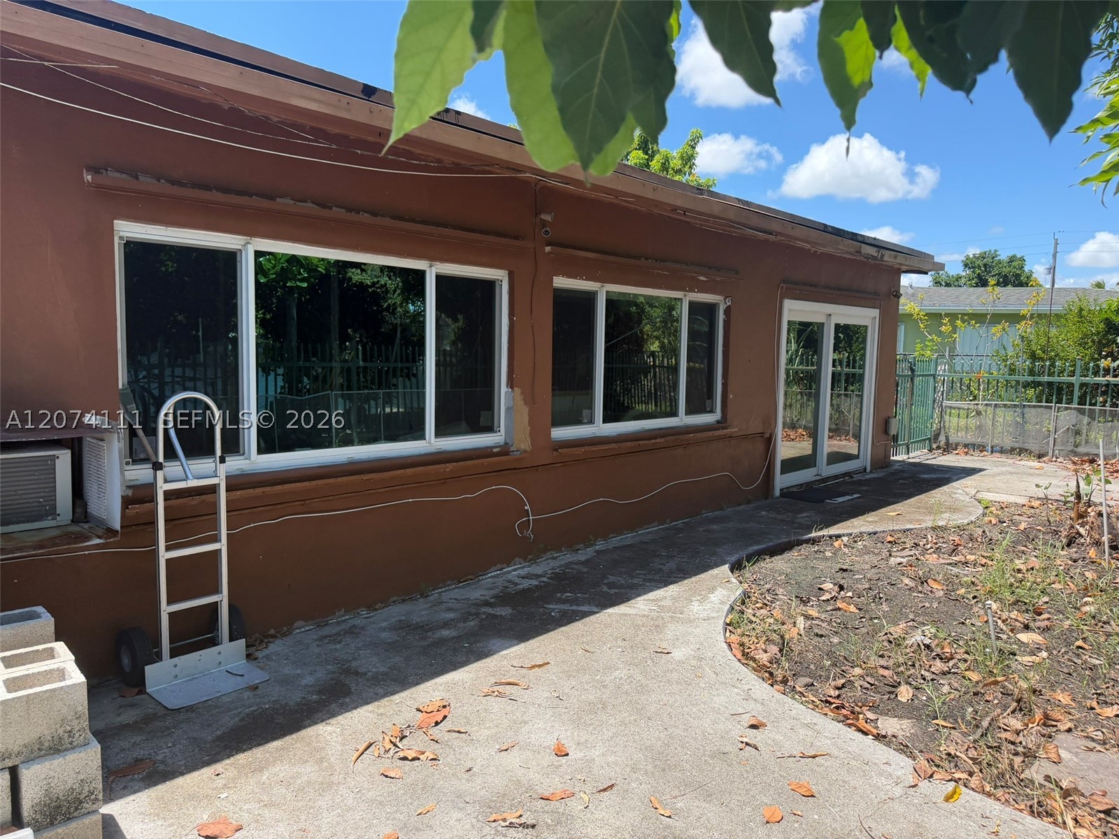 3970 NW 50th Ave, Lauderdale Lakes FL 33319