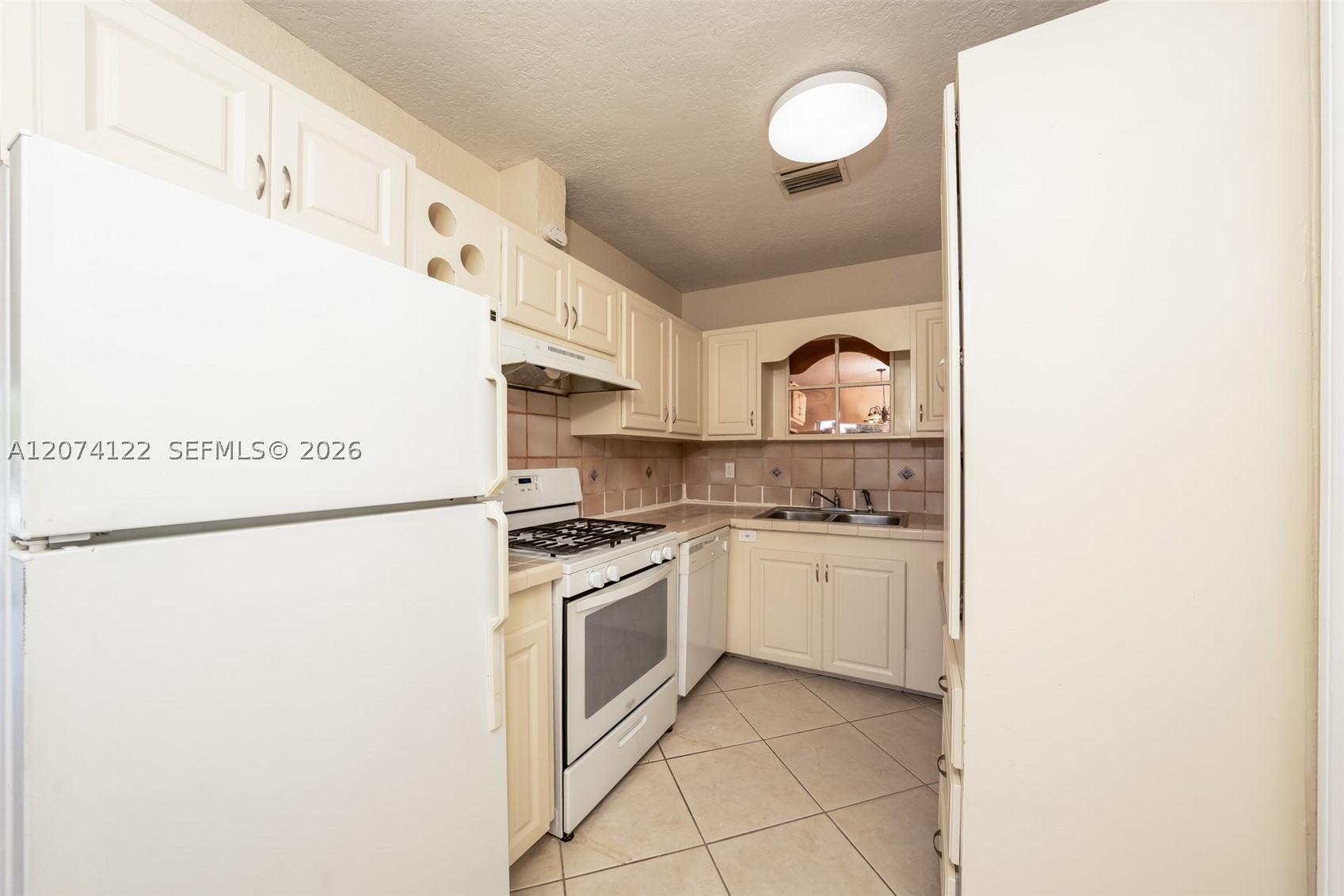 900 W Bloxham St, Lantana FL 33462