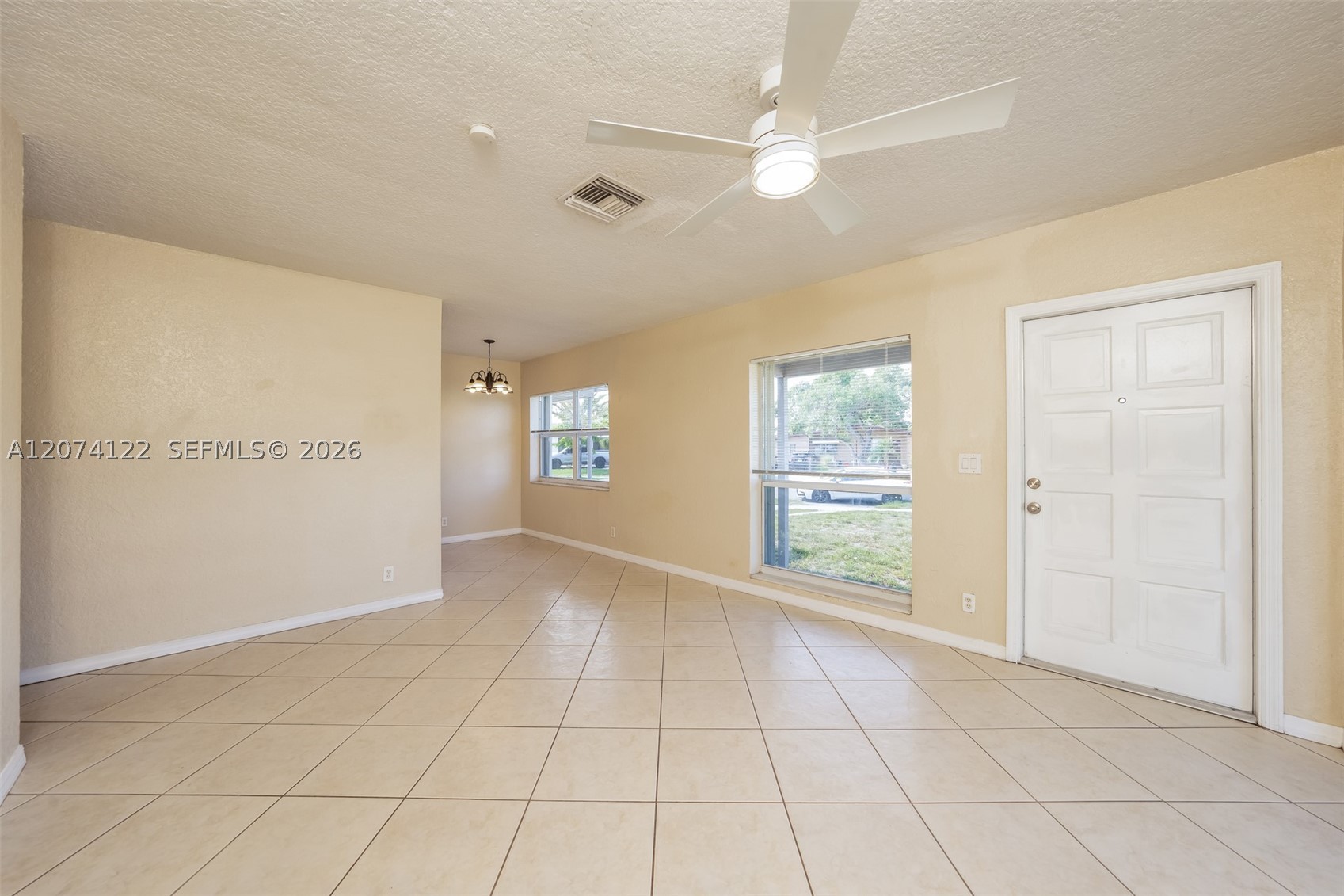 900 W Bloxham St, Lantana FL 33462