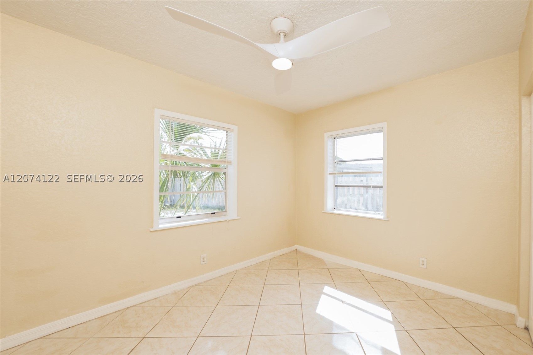 900 W Bloxham St, Lantana FL 33462
