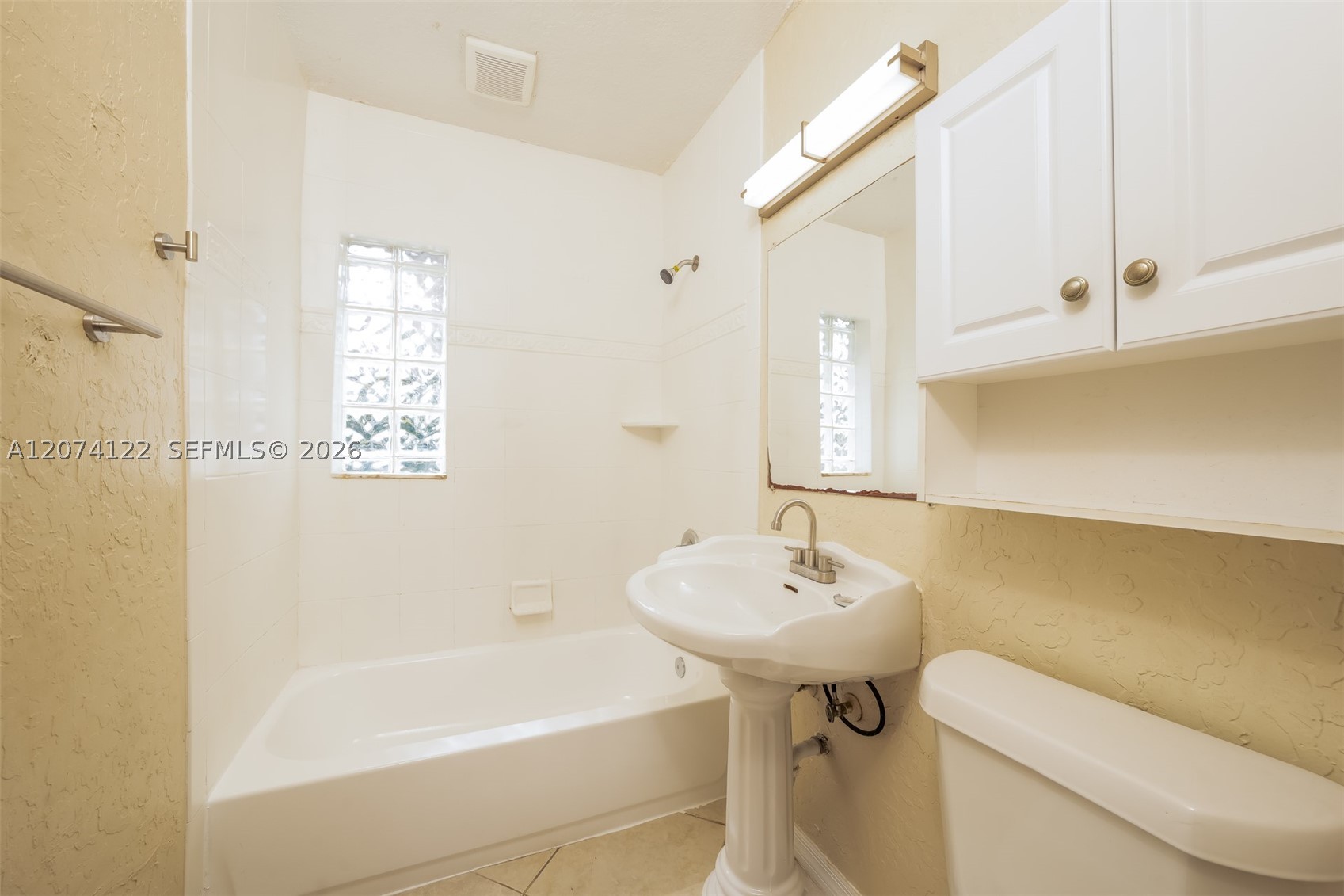 900 W Bloxham St, Lantana FL 33462
