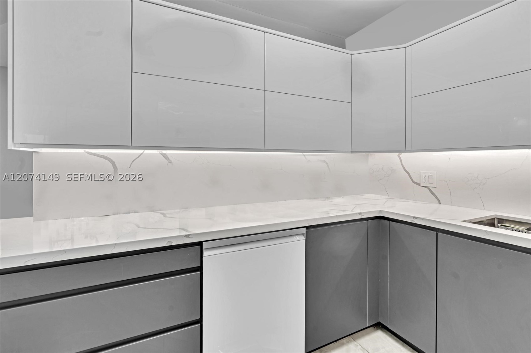 3530 Mystic Pointe Dr #411, Aventura FL 33180