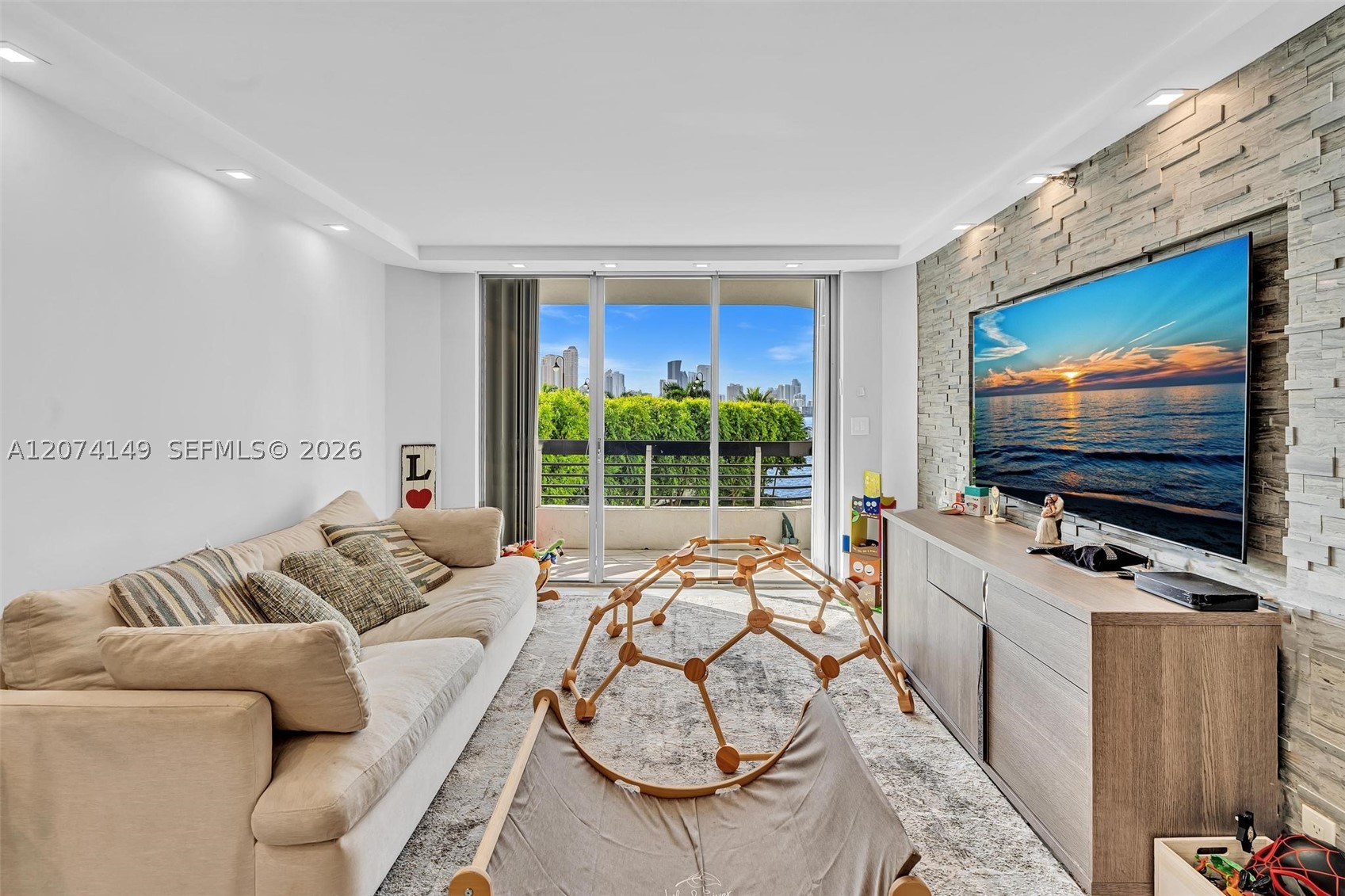 3530 Mystic Pointe Dr #411, Aventura FL 33180