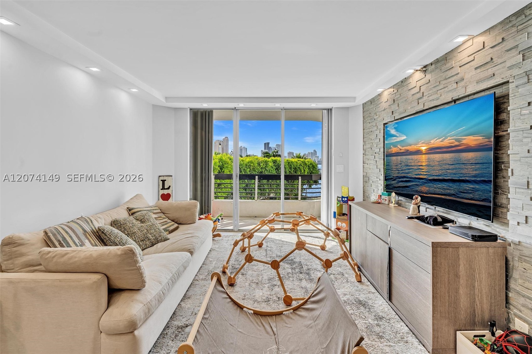 3530 Mystic Pointe Dr #411, Aventura FL 33180