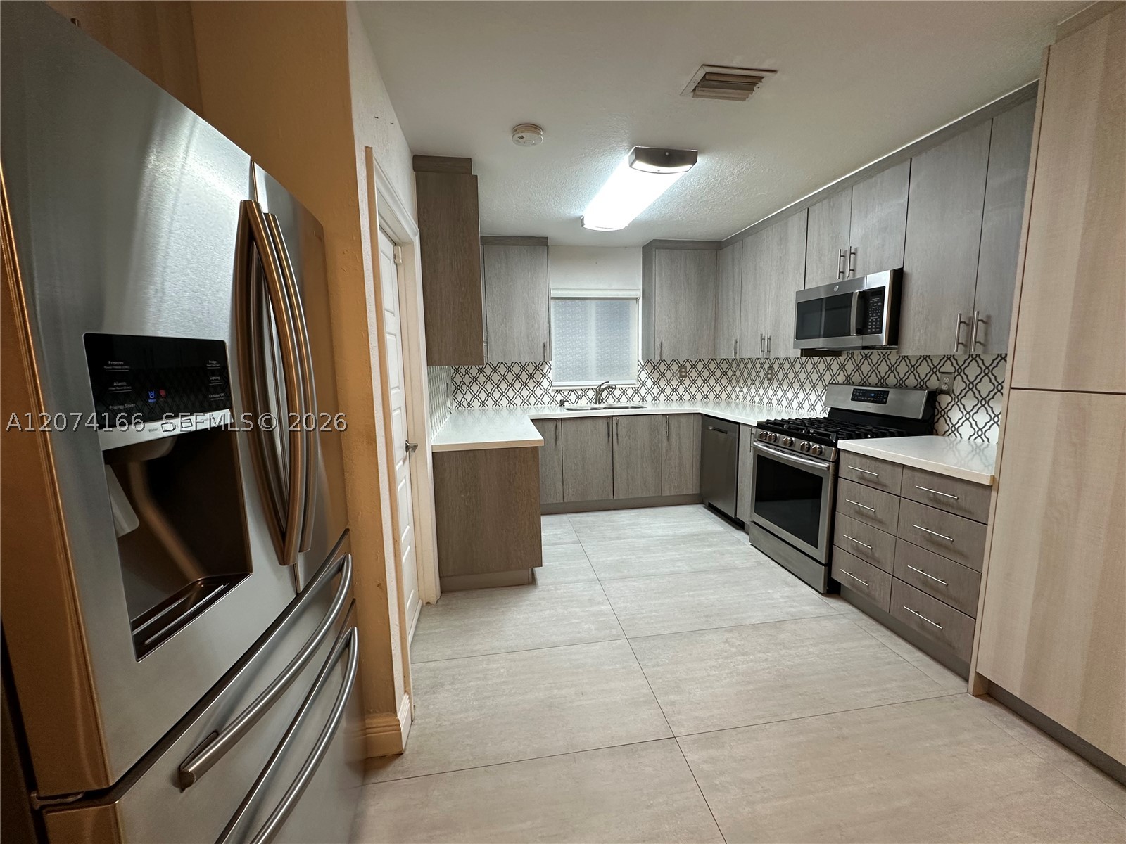9461 SW 62nd St, Miami FL 33173
