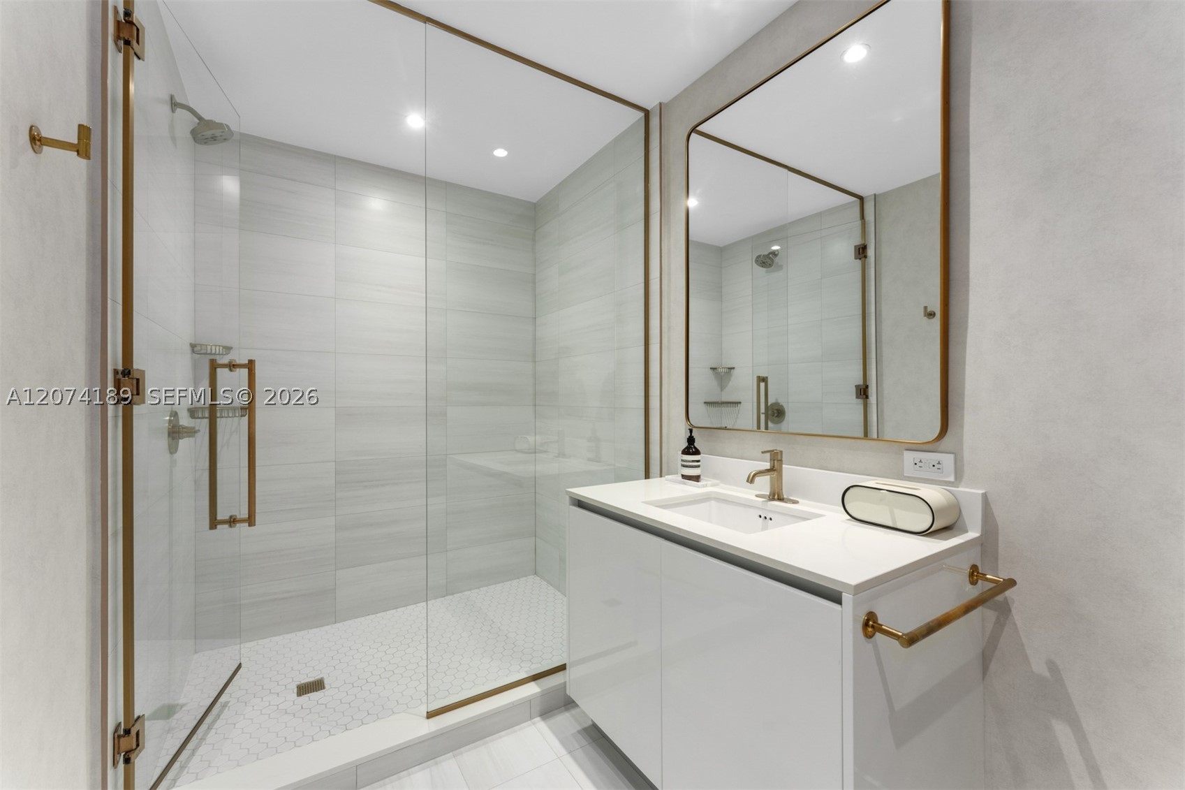 2678 Tigertail Ave #302, Miami FL 33133