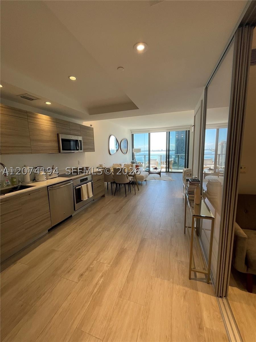 121 NE 34th St #2005, Miami FL 33137