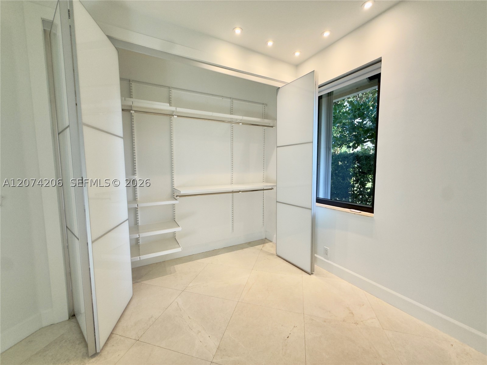 2880 Windmill Ranch Rd, Weston FL 33331
