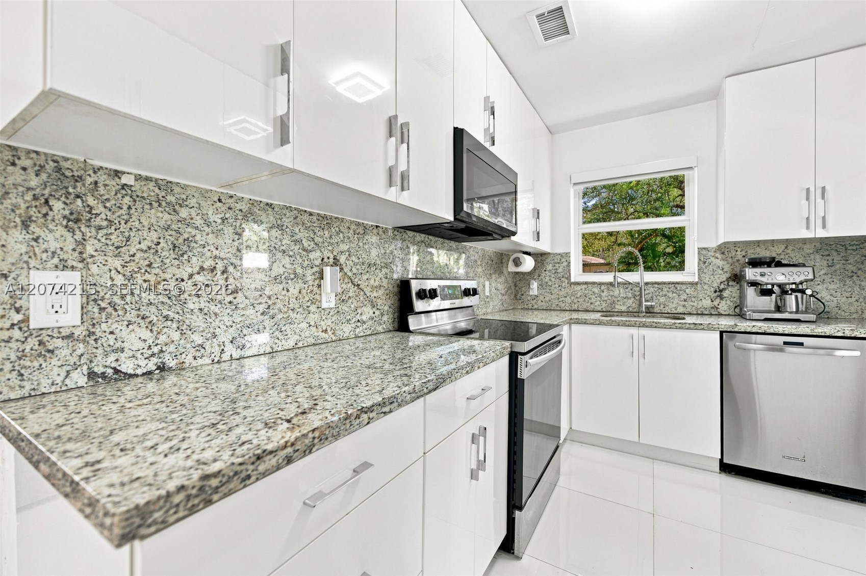 367 NE 86th St, El Portal FL 33138