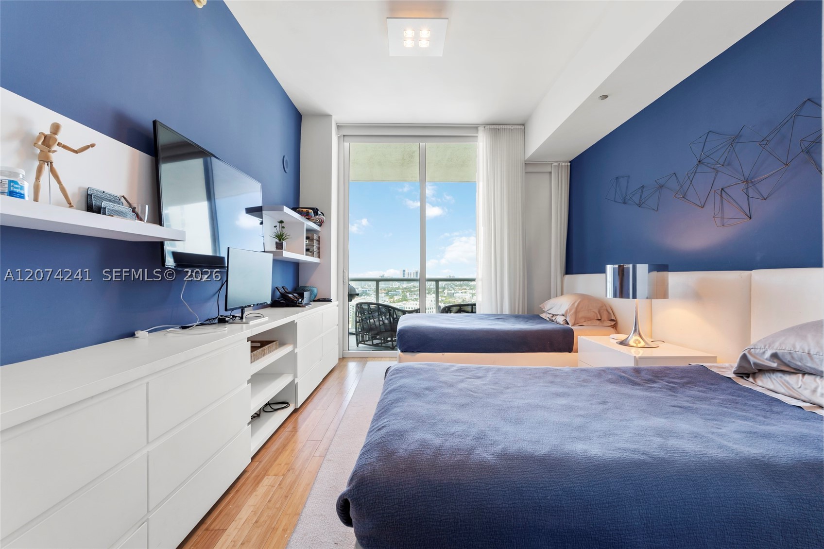 100 S Pointe Dr #1810, Miami Beach FL 33139