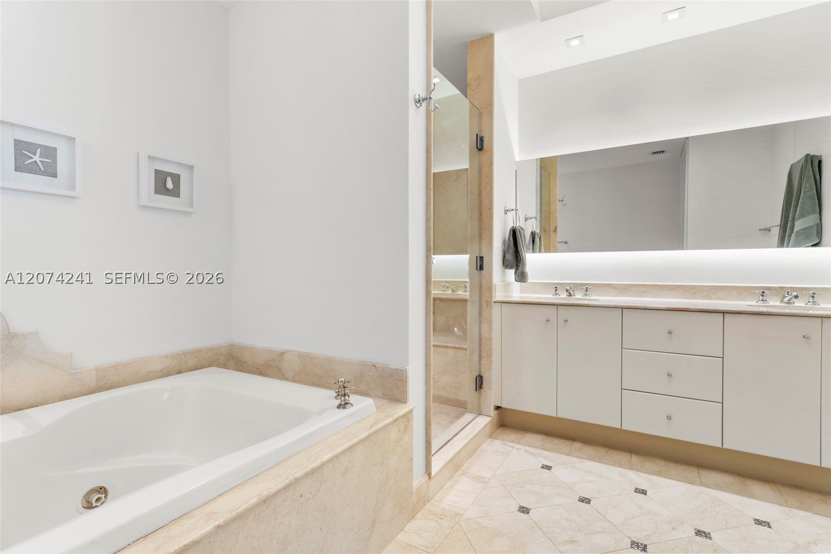 100 S Pointe Dr #1810, Miami Beach FL 33139
