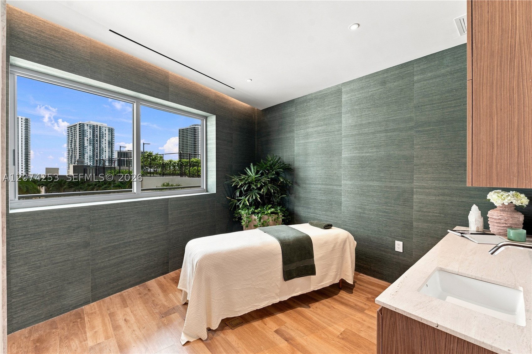 1400 Biscayne Blvd #3201, Miami FL 33132
