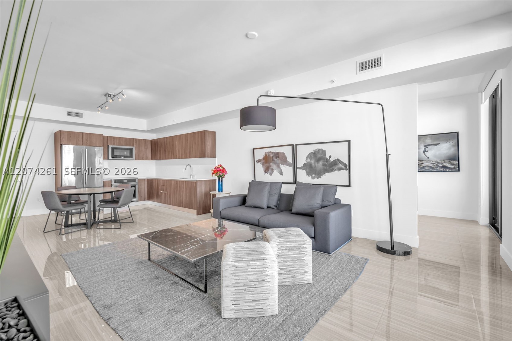 2960 NE 207th St #1102, Aventura FL 33180