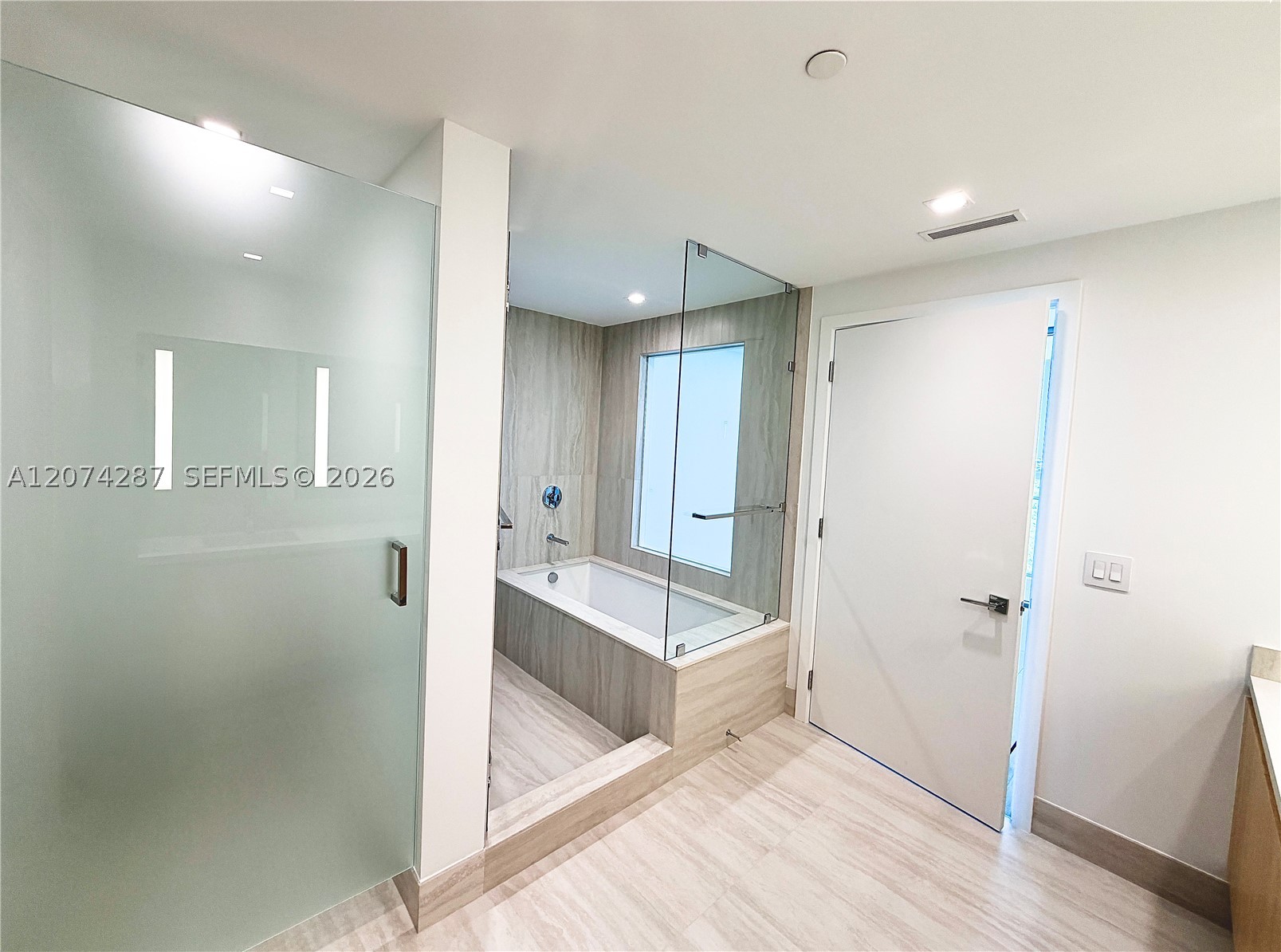 2411 Laguna circle #1503, North Miami FL 33181