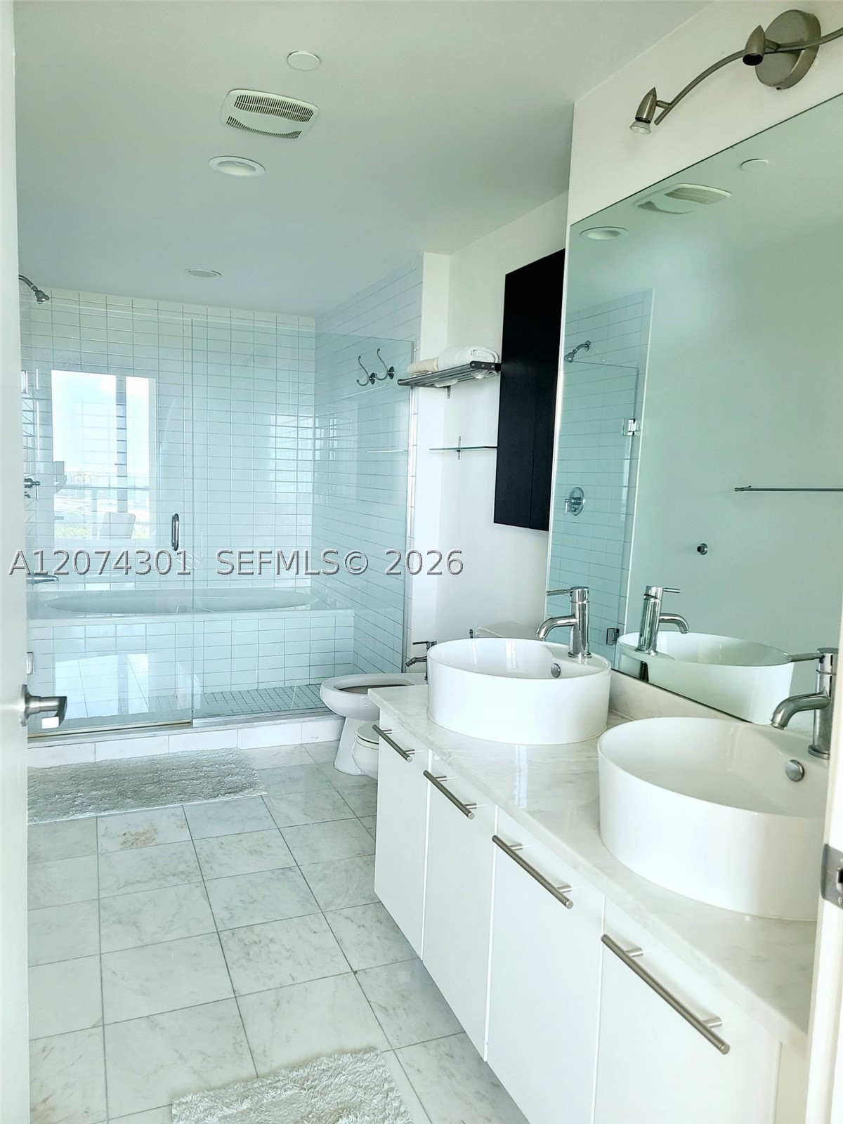 888 Biscayne Blvd #1610, Miami FL 33132