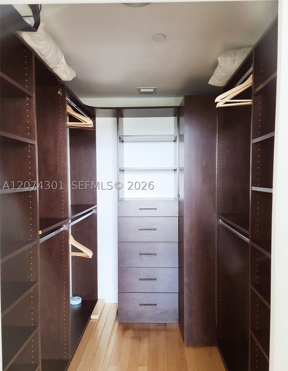 888 Biscayne Blvd #1610, Miami FL 33132