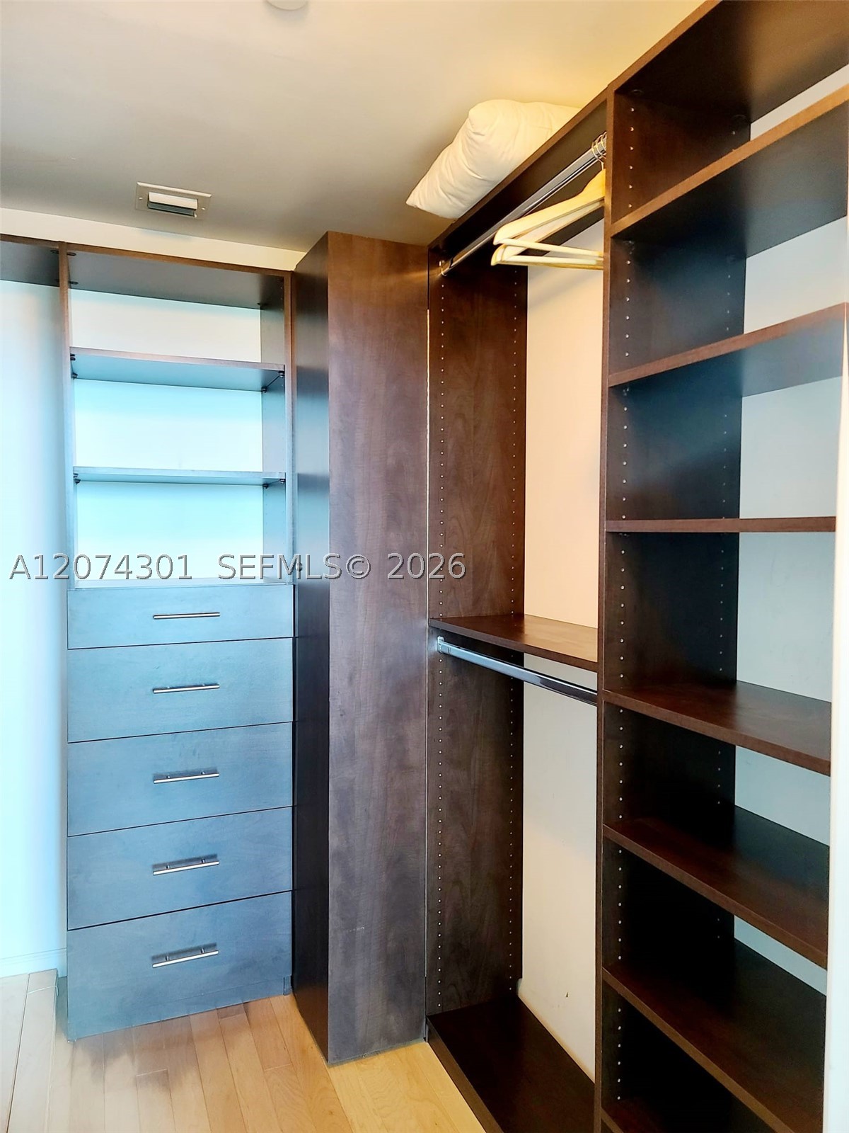 888 Biscayne Blvd #1610, Miami FL 33132
