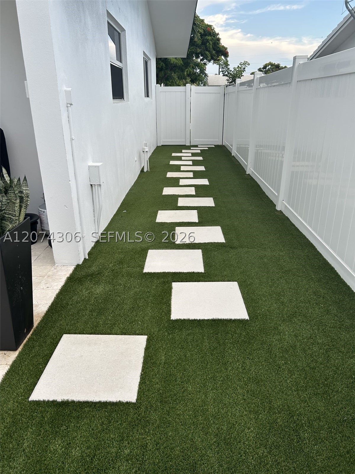 1640 NE 59th Pl, Fort Lauderdale FL 33334