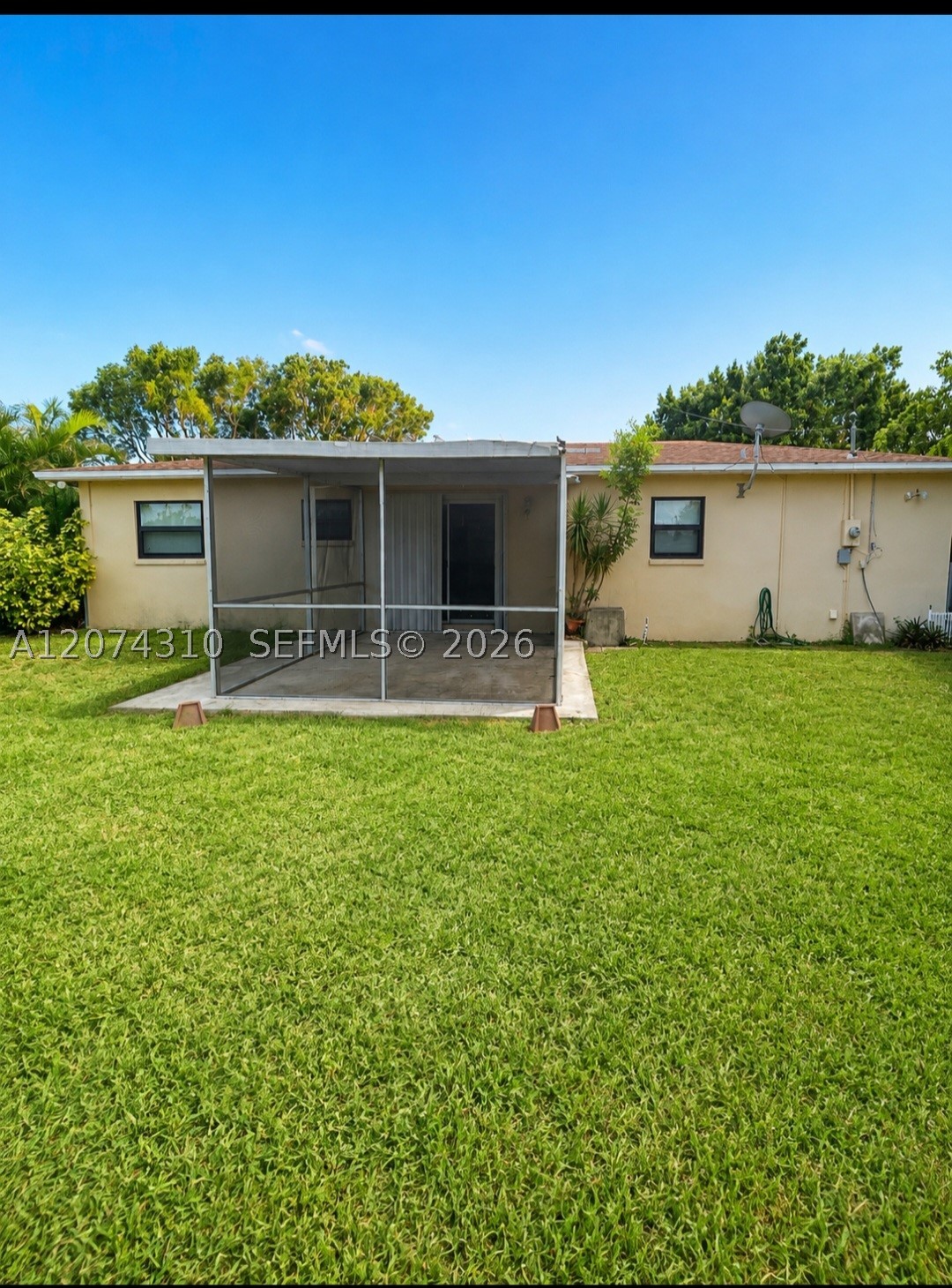 539 Sabal Palm Dr, Lake Park FL 33403