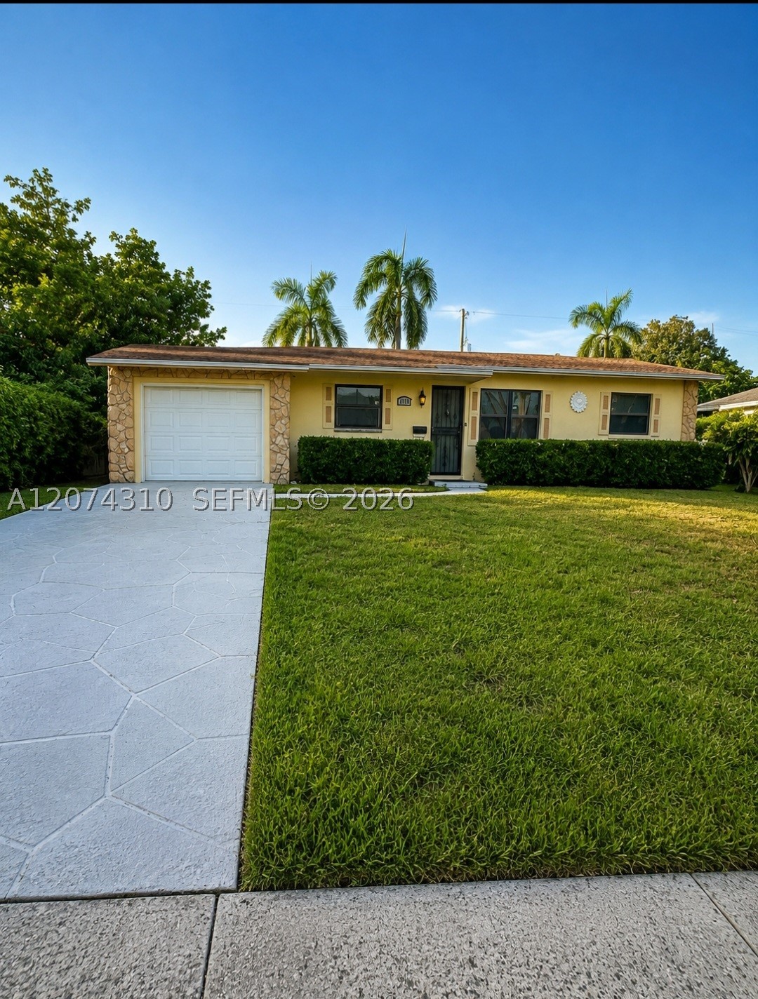 539 Sabal Palm Dr, Lake Park FL 33403