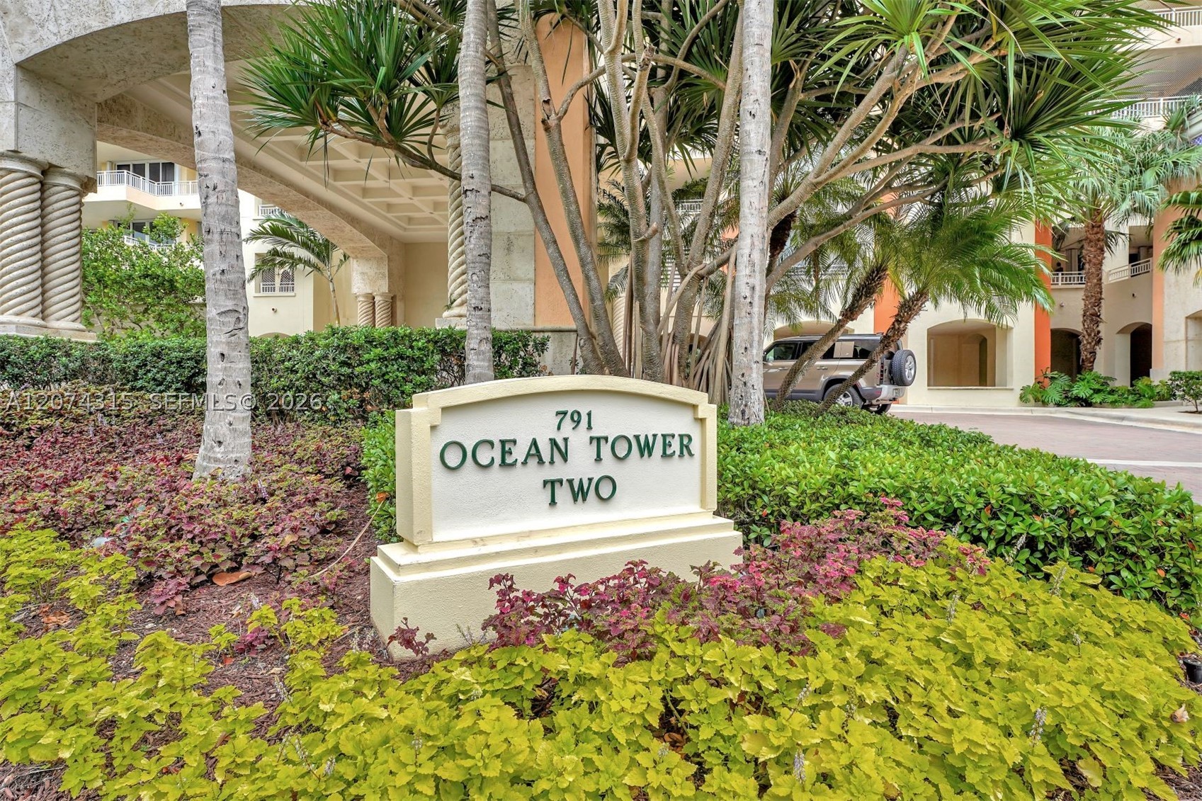 791 Crandon Blvd #301, Key Biscayne FL 33149