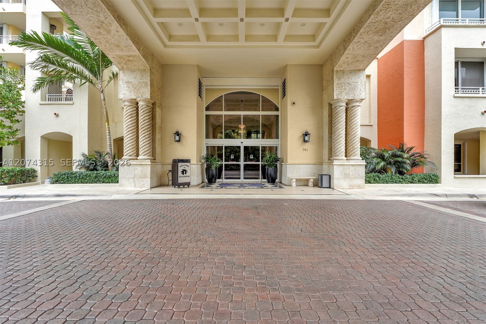 791 Crandon Blvd #301, Key Biscayne FL 33149