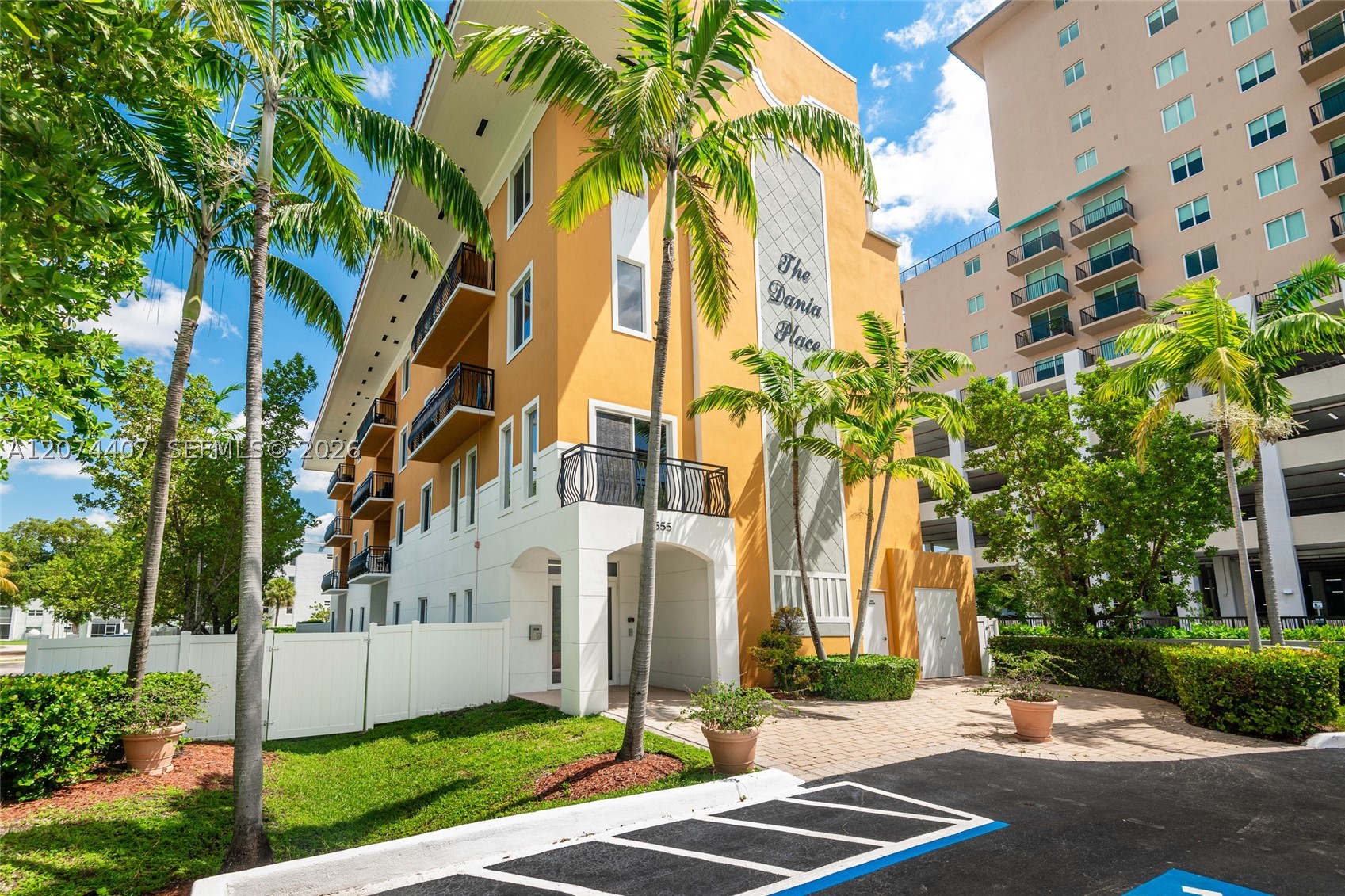 555 E Dania Beach Blvd #9, Dania Beach FL 33004