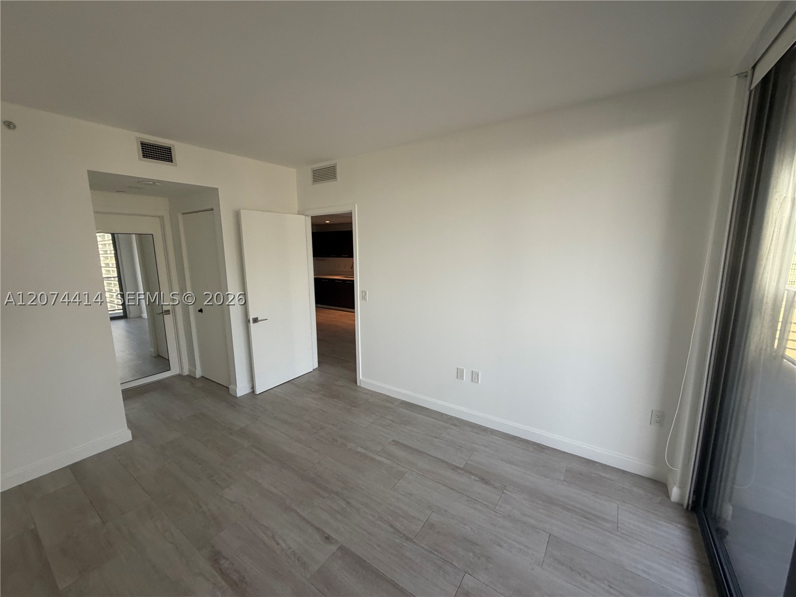 45 SW 9th St #2504, Miami FL 33130