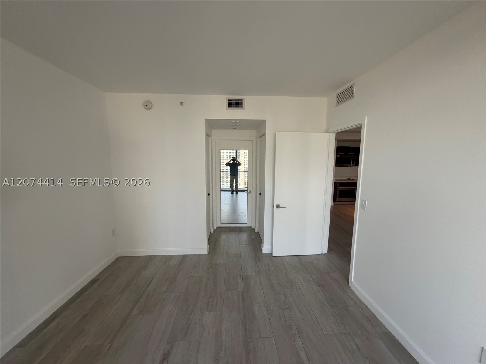45 SW 9th St #2504, Miami FL 33130