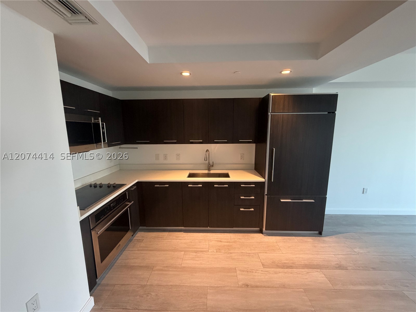 45 SW 9th St #2504, Miami FL 33130