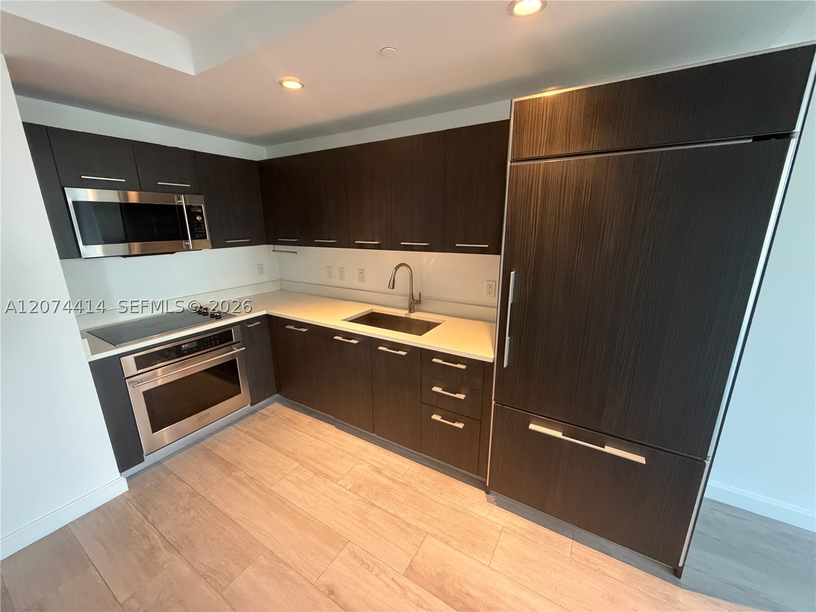 45 SW 9th St #2504, Miami FL 33130