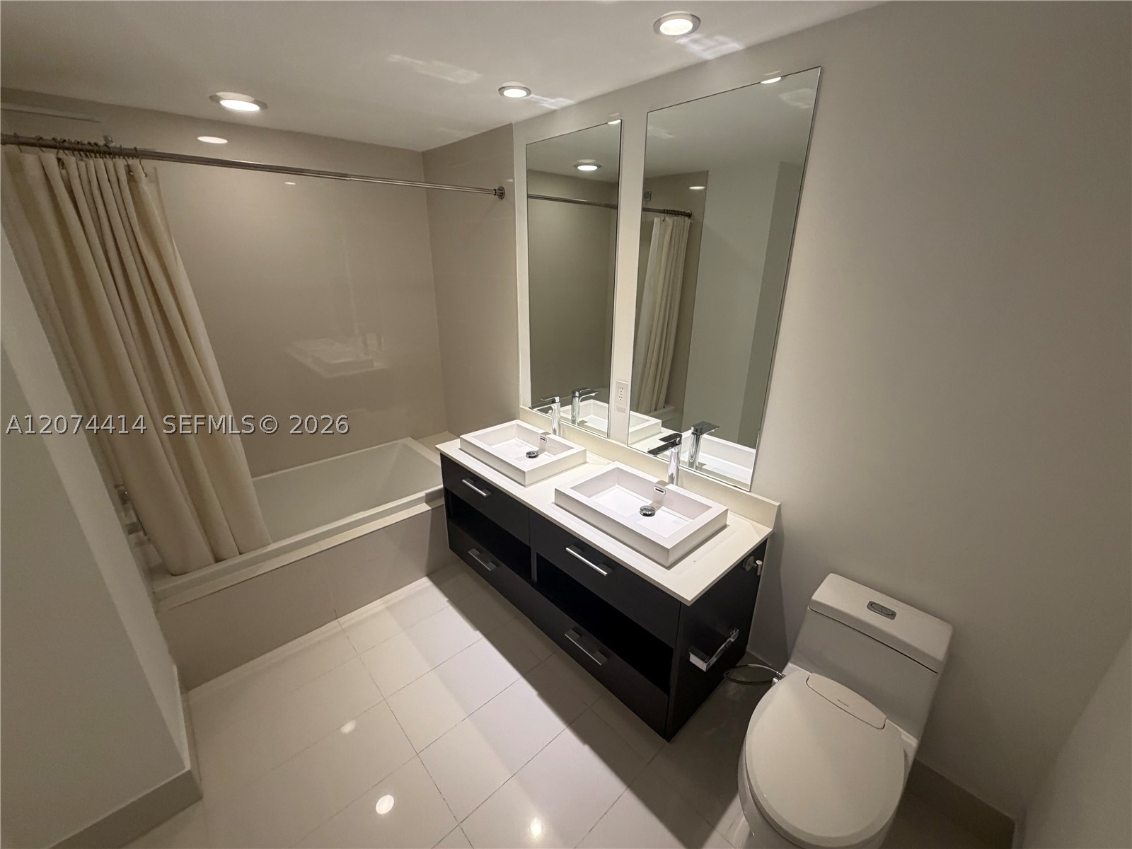 45 SW 9th St #2504, Miami FL 33130