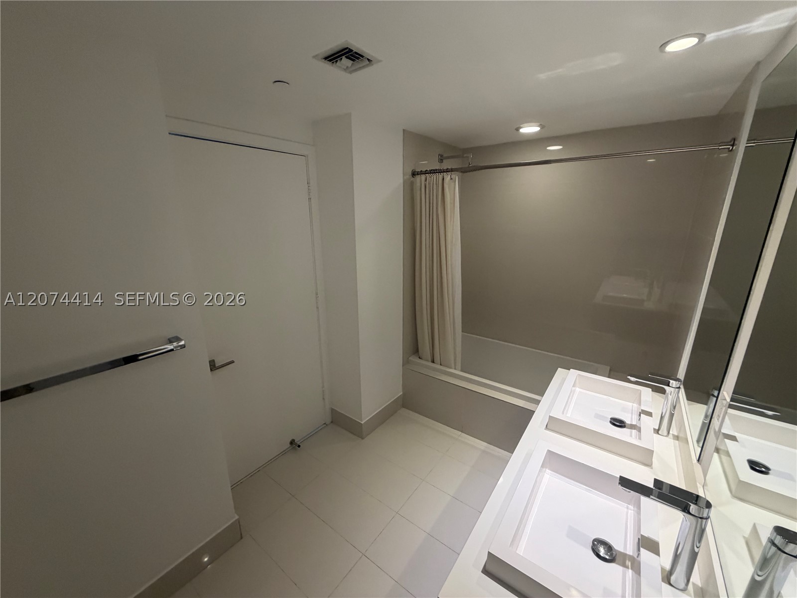 45 SW 9th St #2504, Miami FL 33130