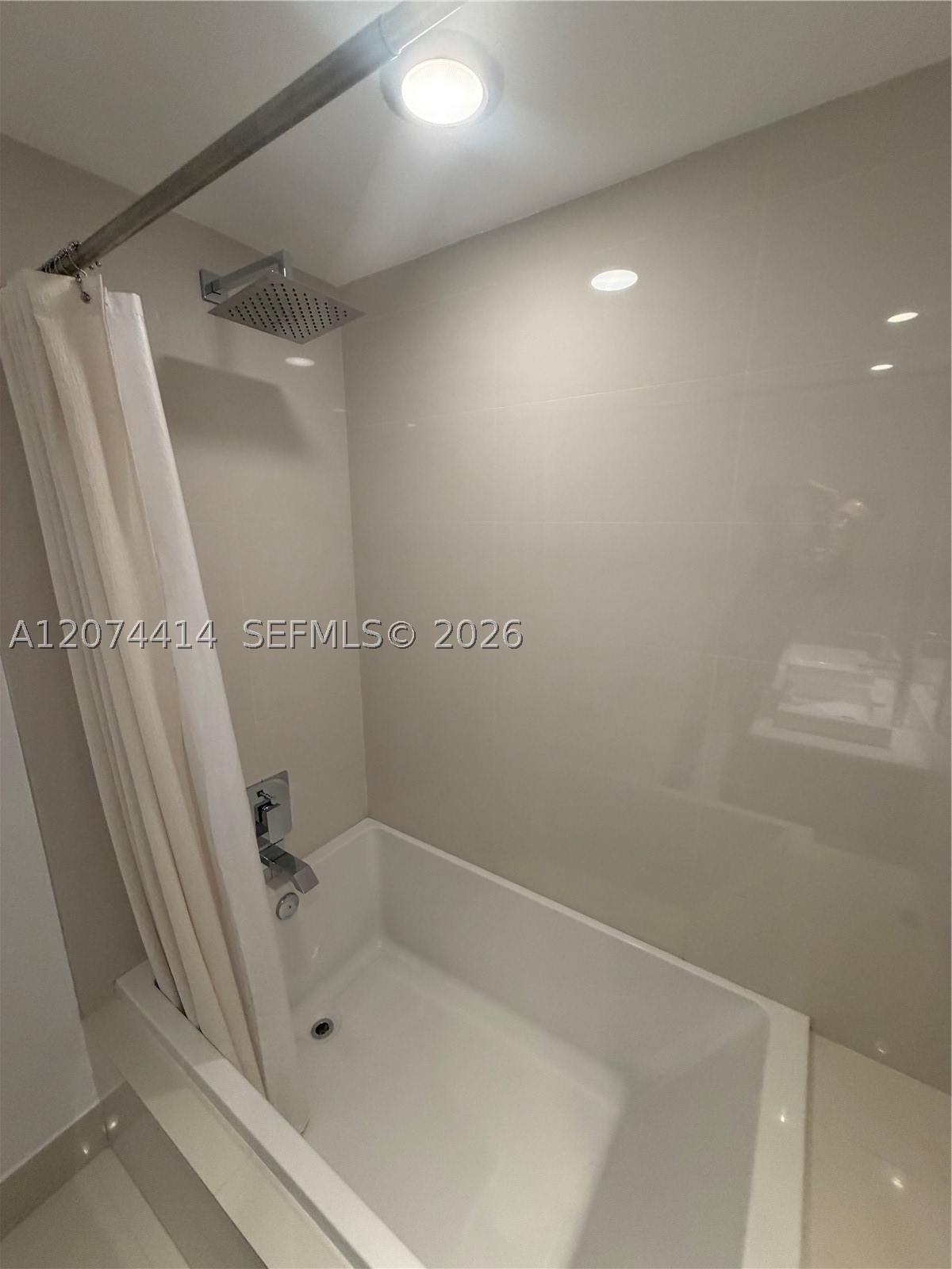 45 SW 9th St #2504, Miami FL 33130