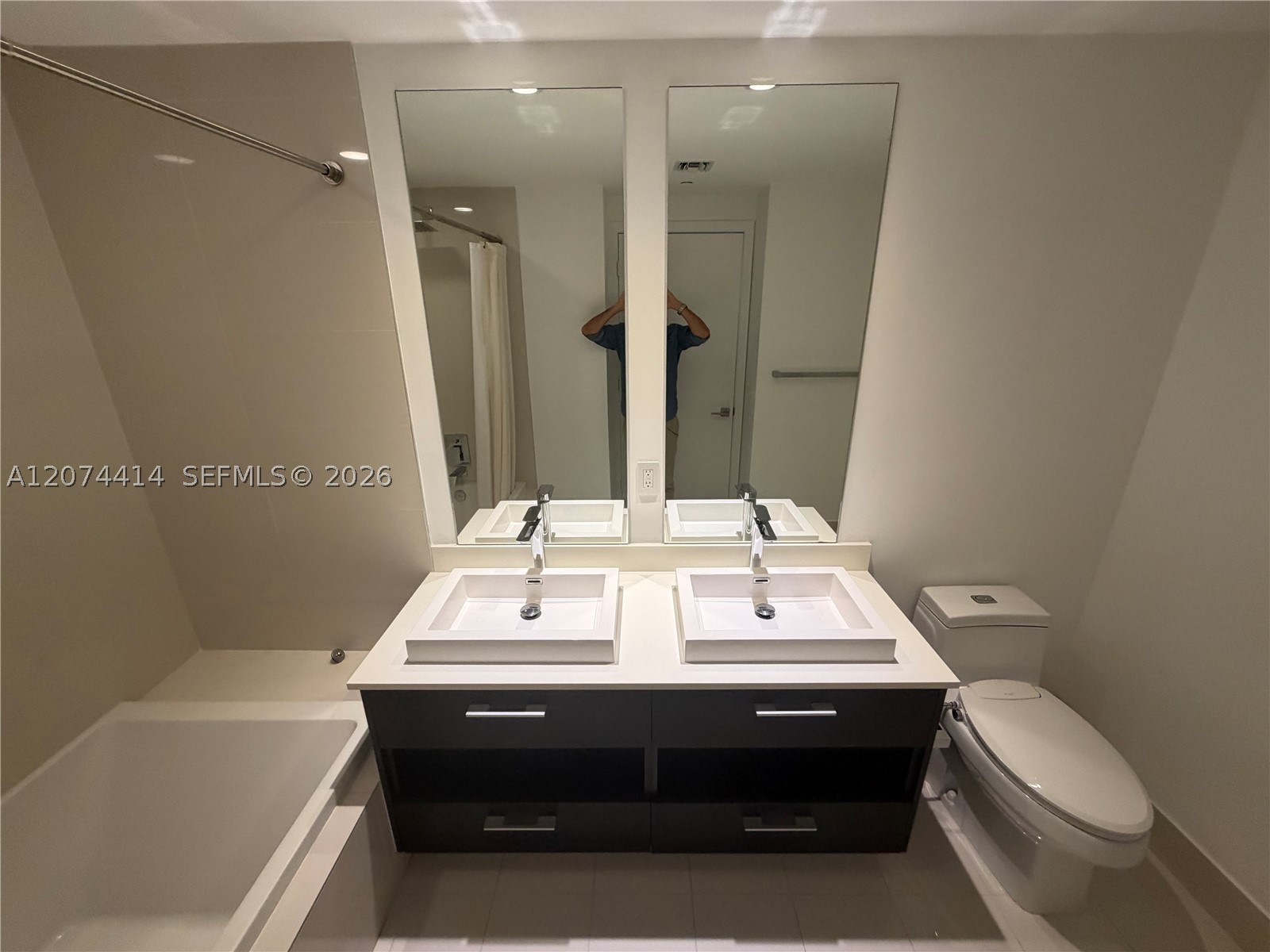 45 SW 9th St #2504, Miami FL 33130