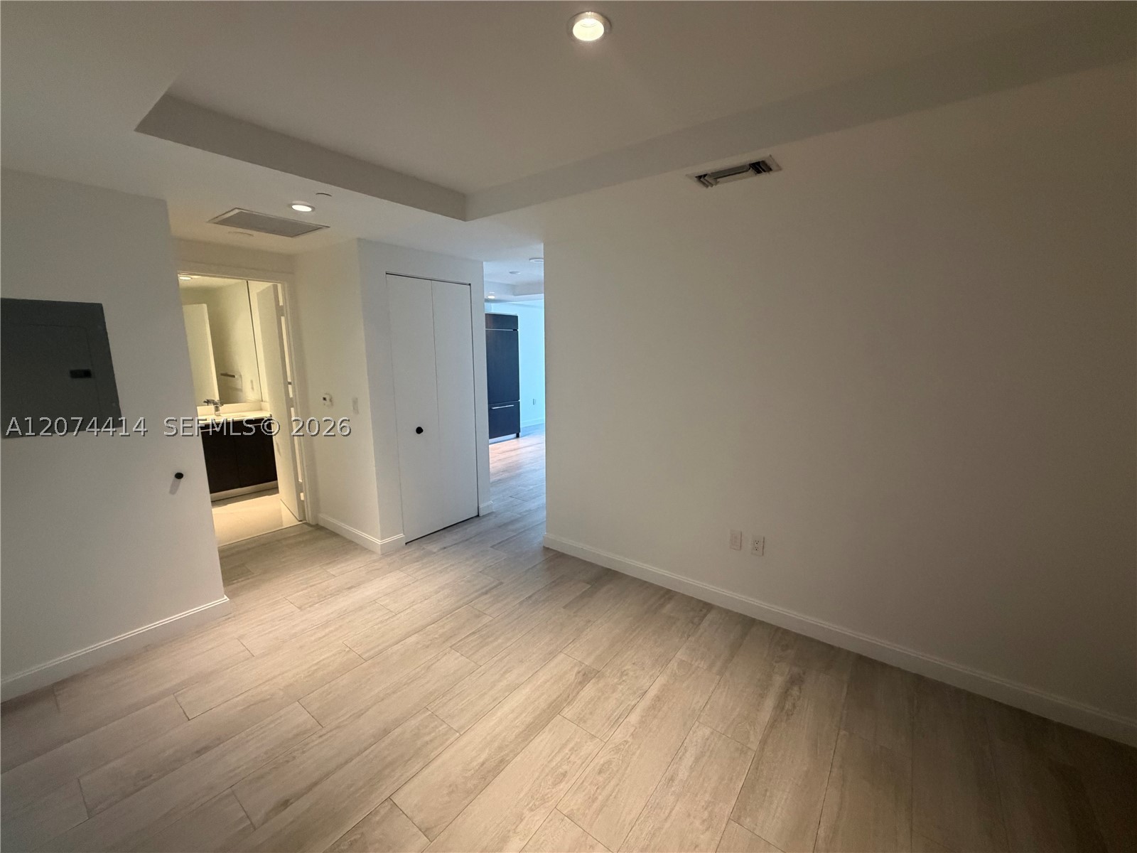 45 SW 9th St #2504, Miami FL 33130